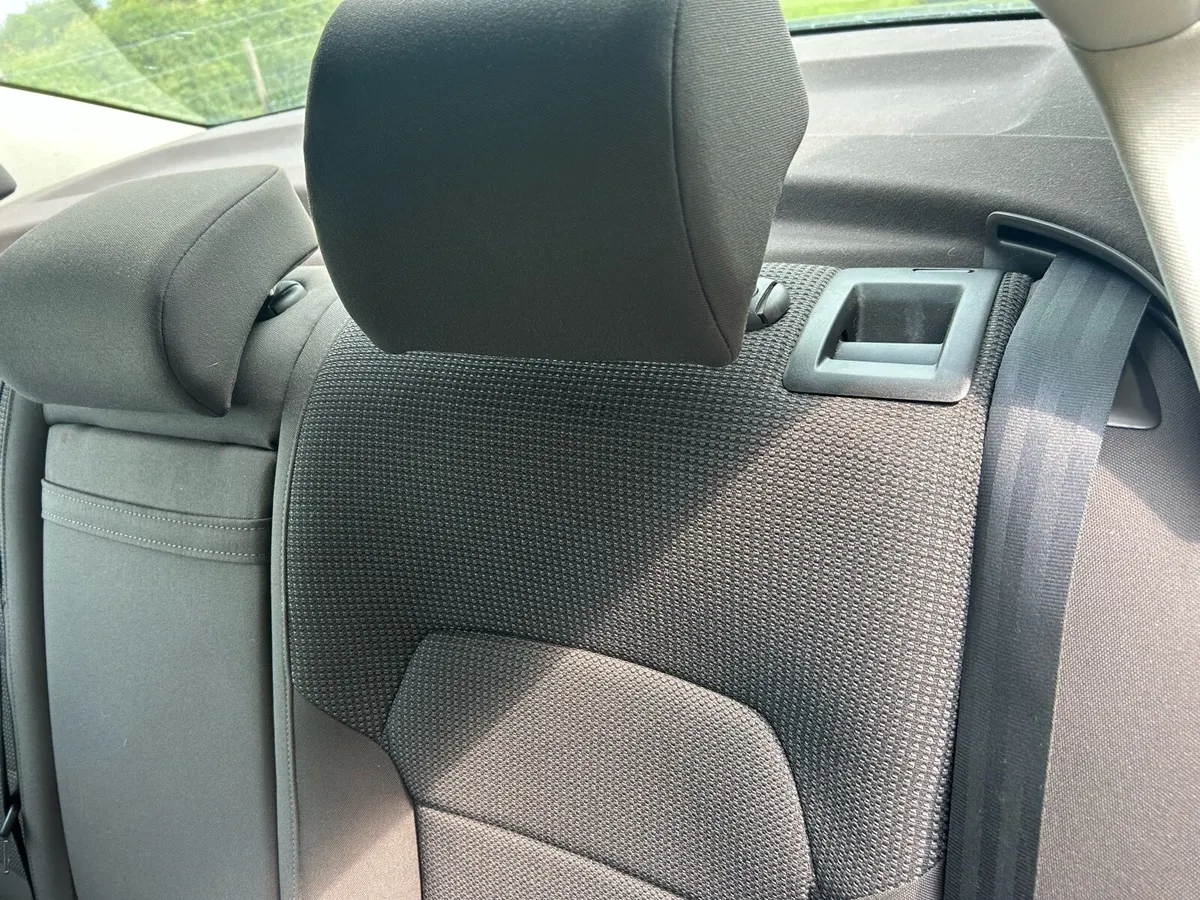 Car - Image 4