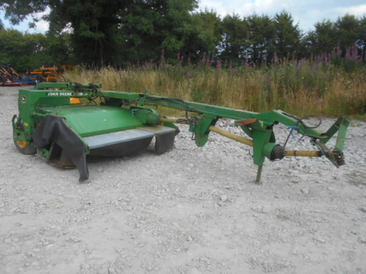 JOHN DEERE 1350 MOWER & GROUPER - Image 1