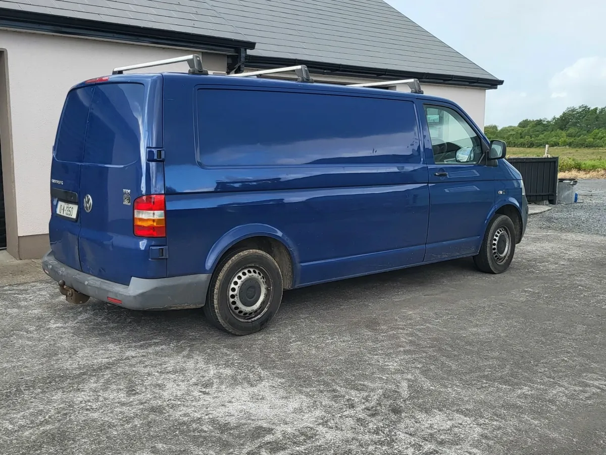 Volkswagen Transporter 2010 - Image 2
