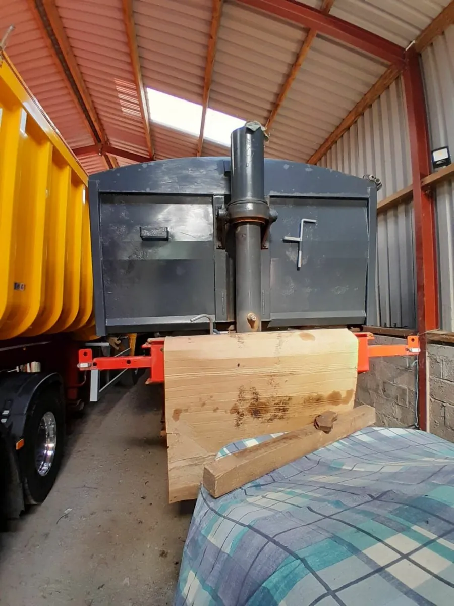 Trailer - Image 2