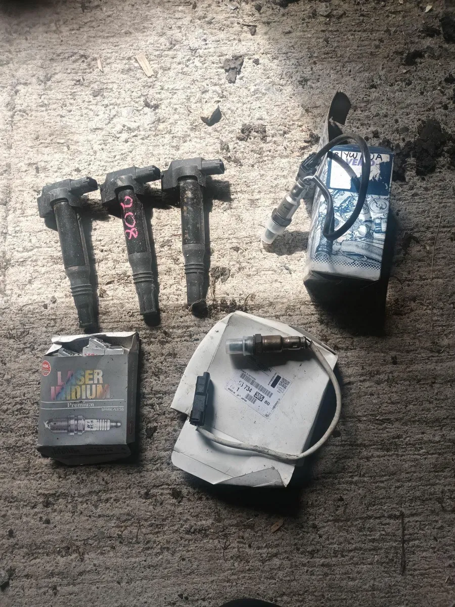 Peugeot 208 1lt parts - Image 1