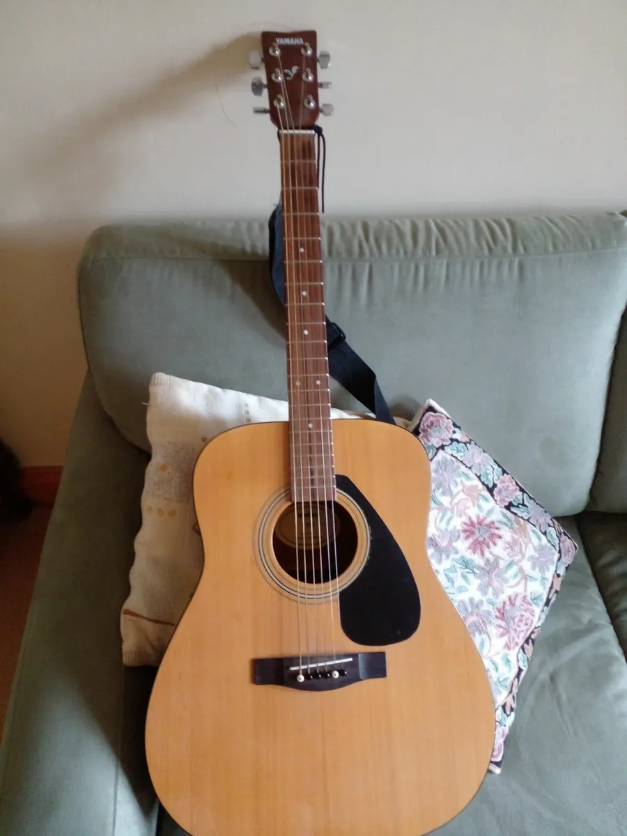 Yamaha guitar