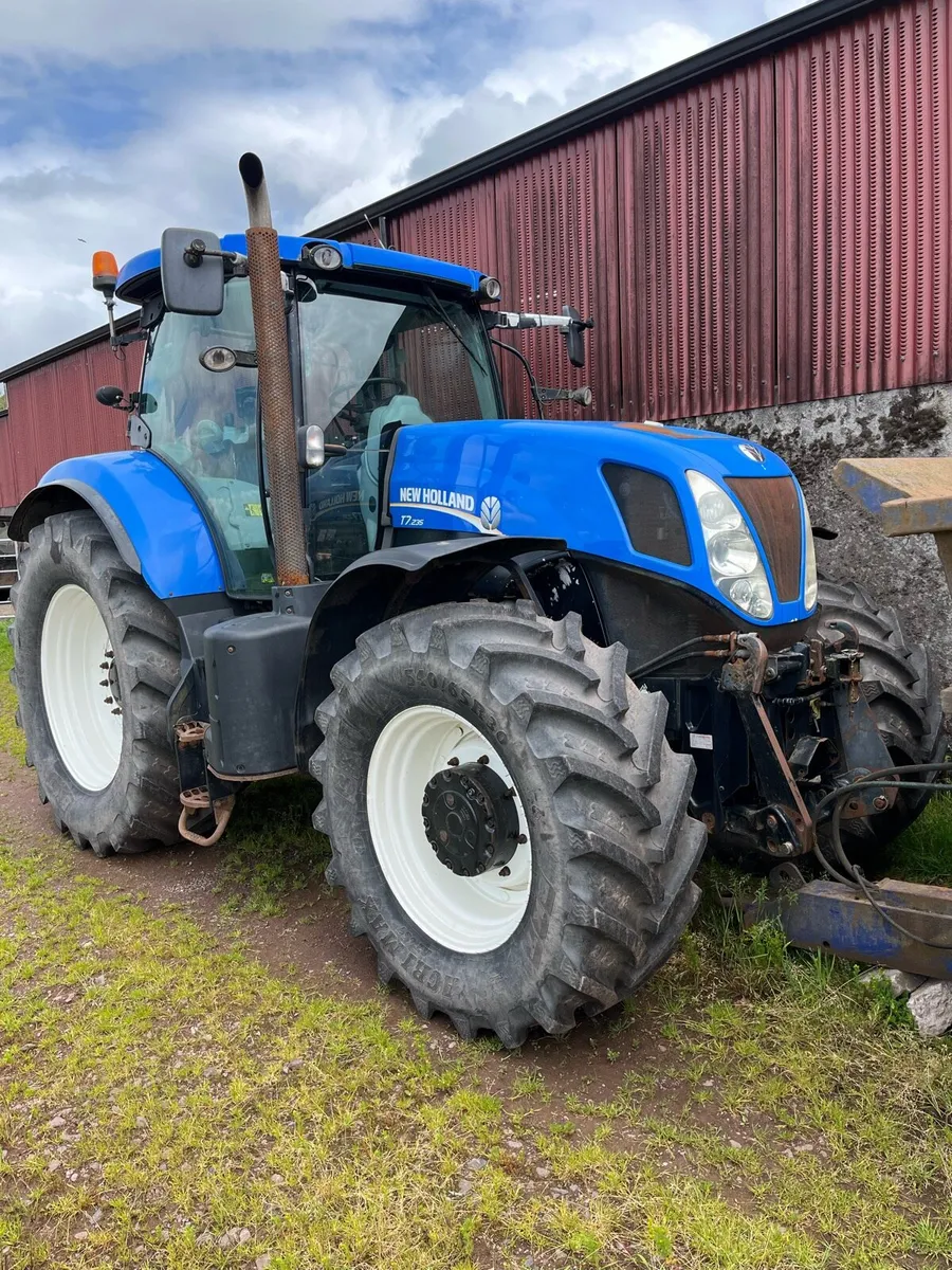 2013 New Holland T7235 - Image 1
