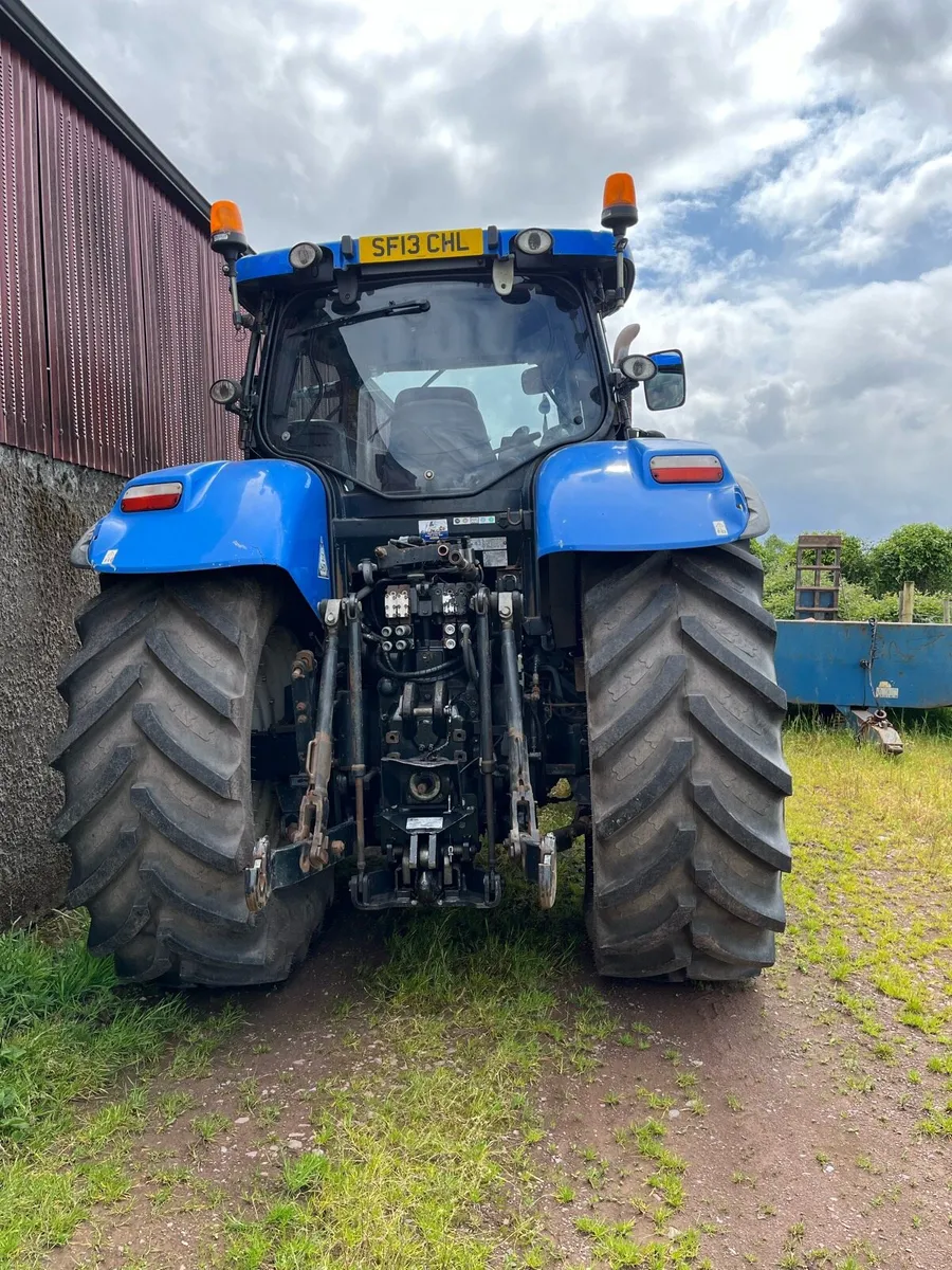 2013 New Holland T7235 - Image 2