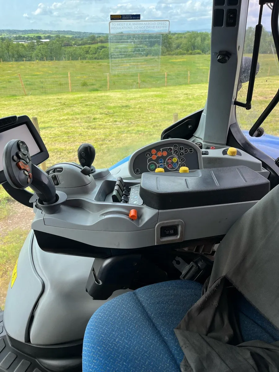 2013 New Holland T7235 - Image 3