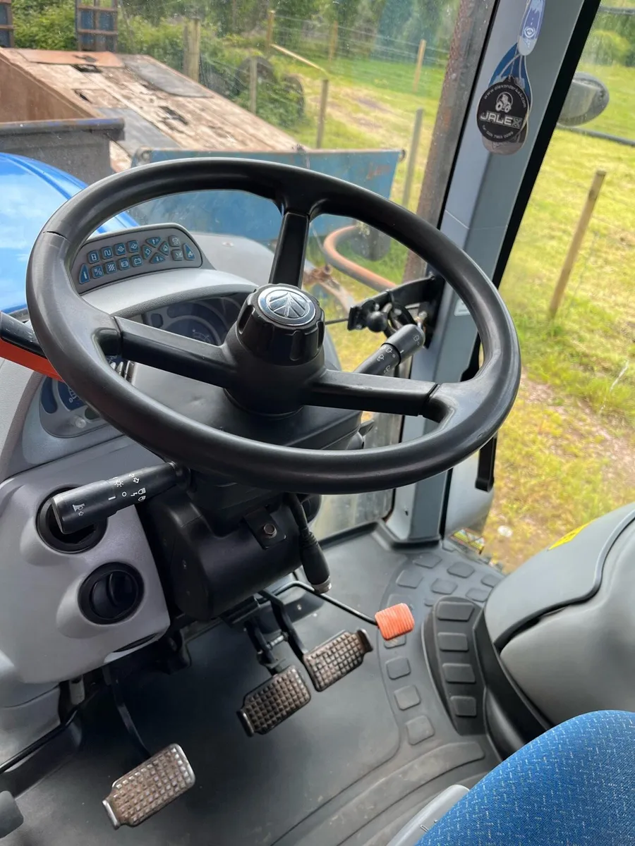 2013 New Holland T7235 - Image 4