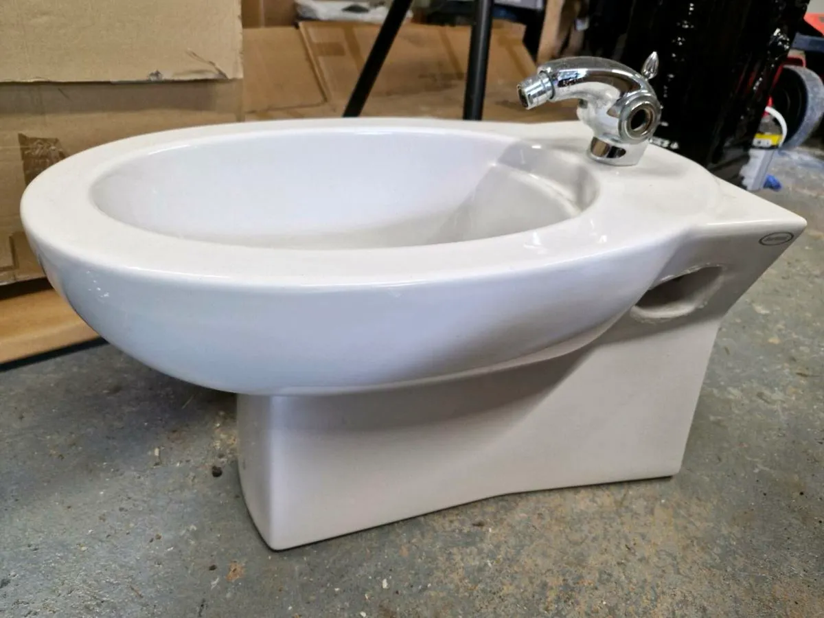 White Jacuzzi Bidet - perfect condition