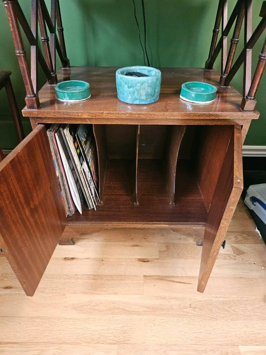 Record cabinet - Image 2