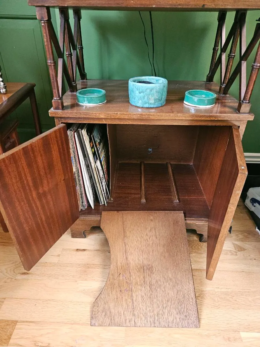 Record cabinet - Image 3