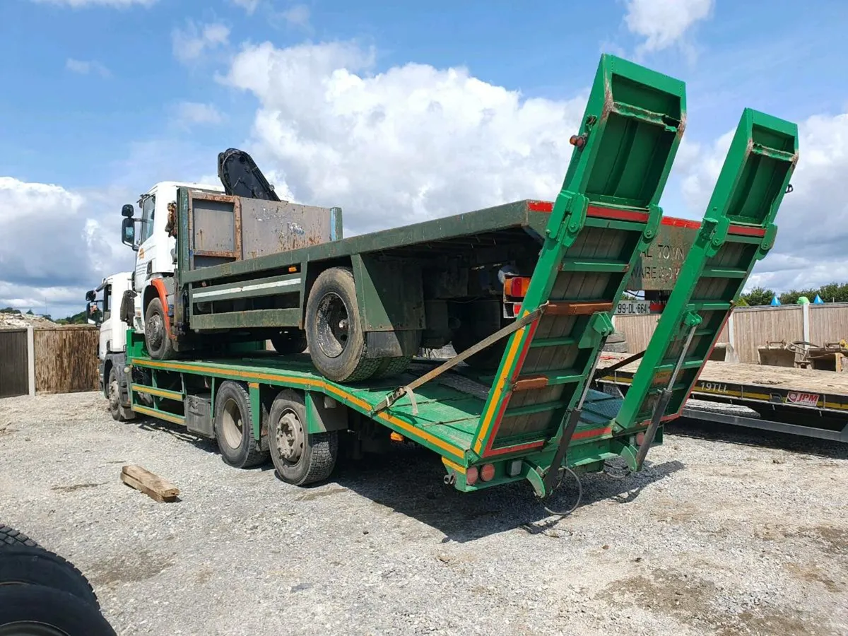 Scanias & canters for export - Image 4