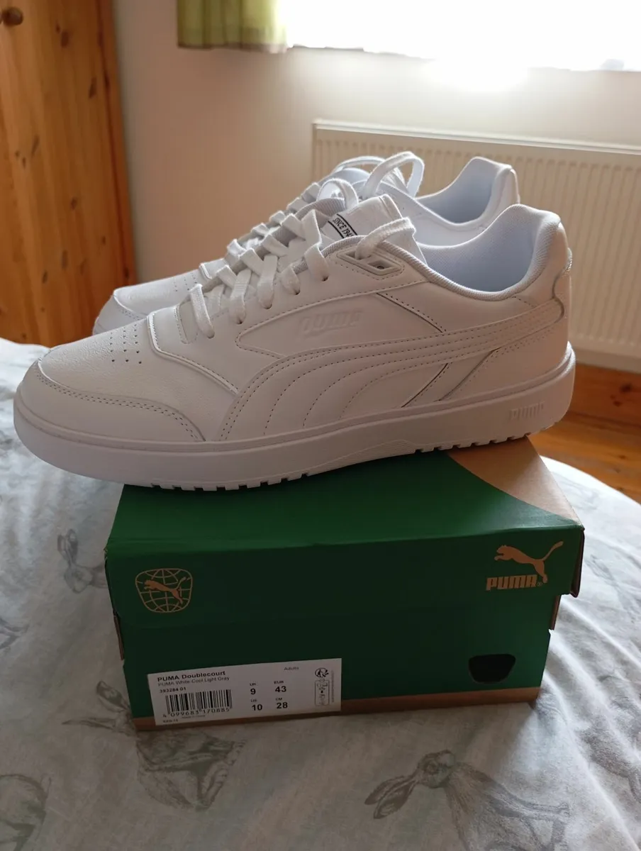 New size UK 9 ehite puma Trainers - Image 1