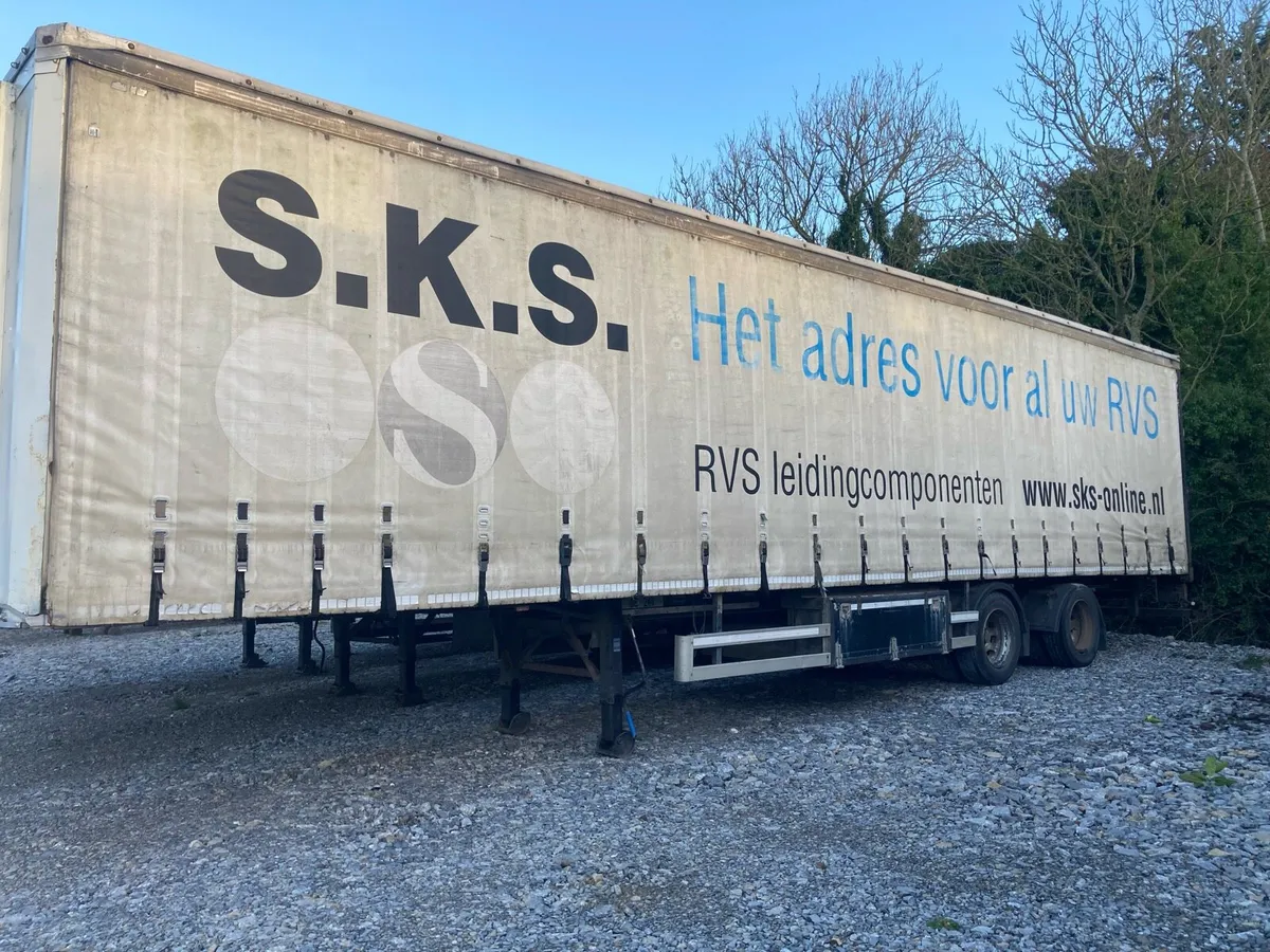 Curtainsider 2 Axle Rear Steer - Image 1