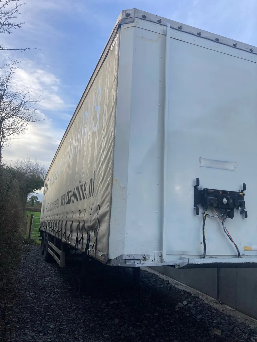 Curtainsider 2 Axle Rear Steer - Image 2
