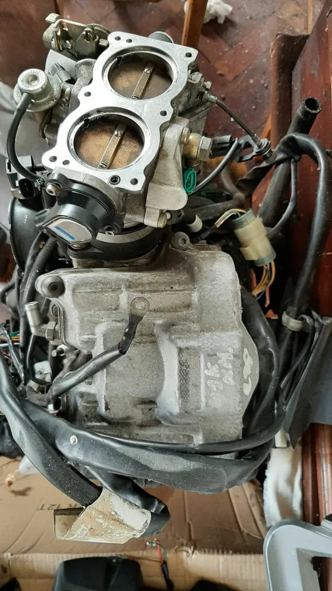 Aprilia RSV 1000 Engine - Image 2