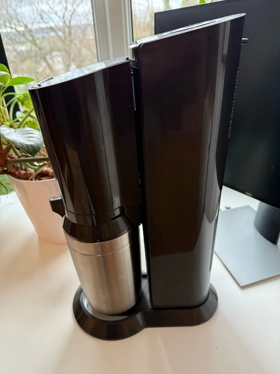 Sodastream sparkling water maker - Image 3