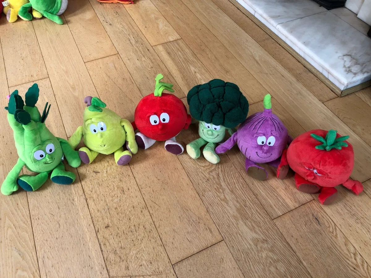 Sorted plush vegetable toys - Image 1