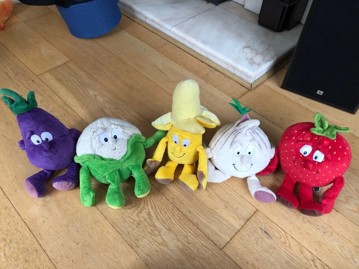 Assorted vegetable plush tots - Image 1