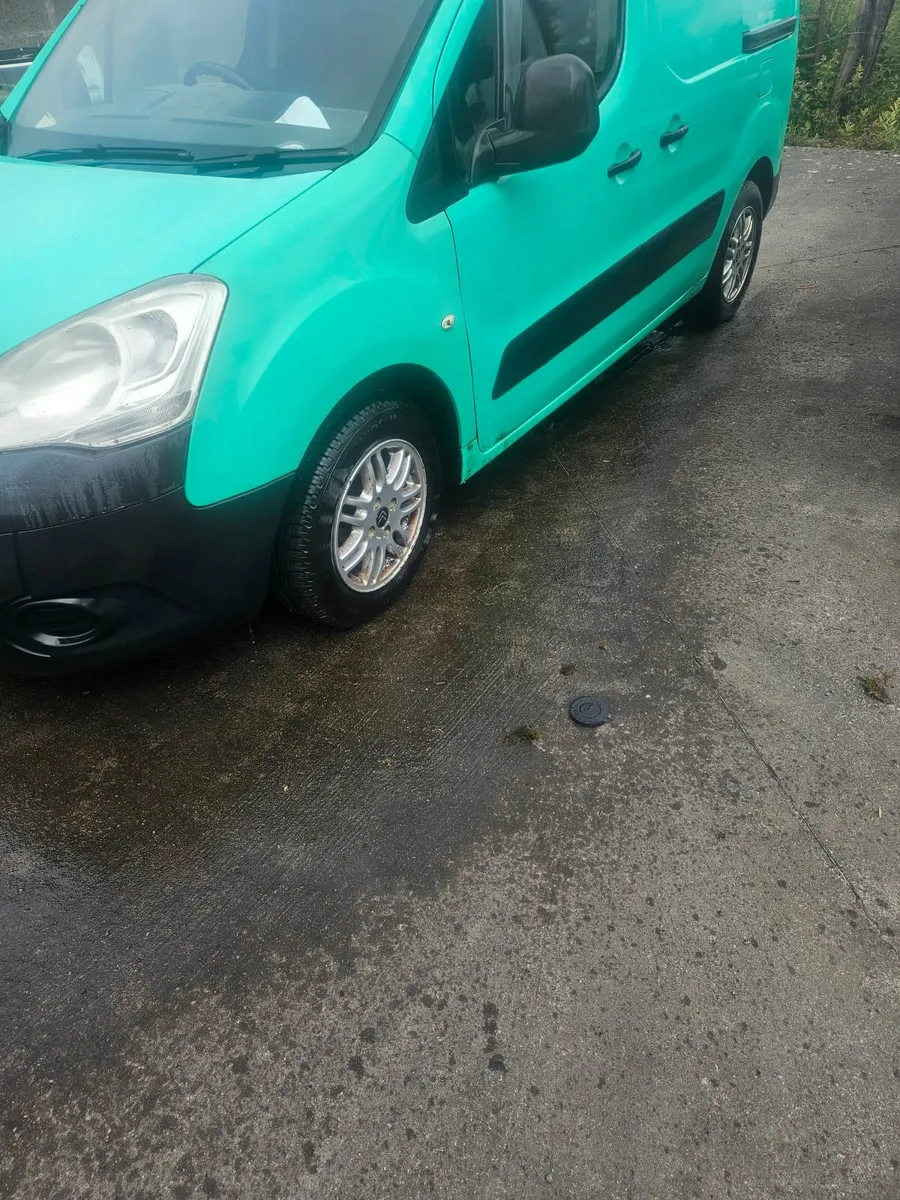 Citroën   2010 taxed  and tested  02 26 - Image 1