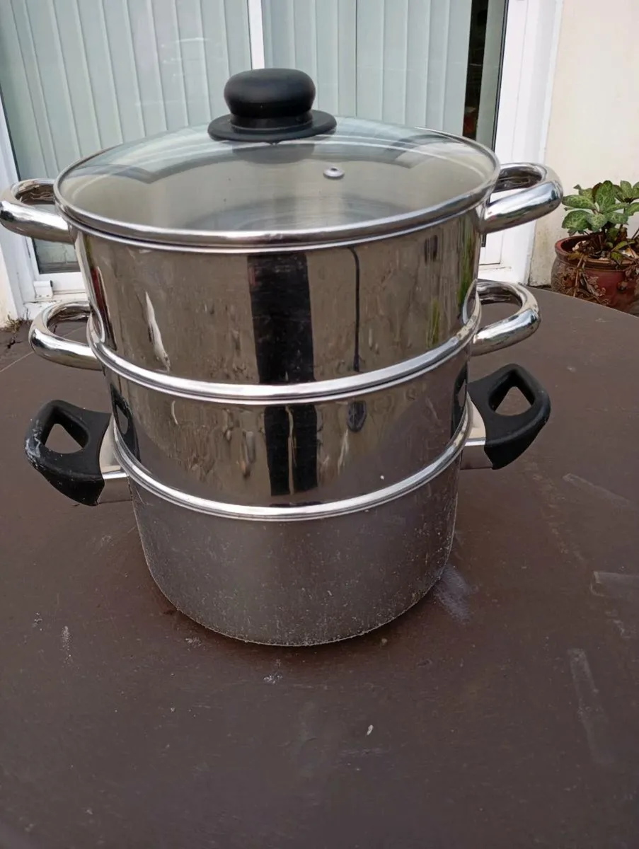 Stainless Steel Saucepan with 2 steamers - Image 2