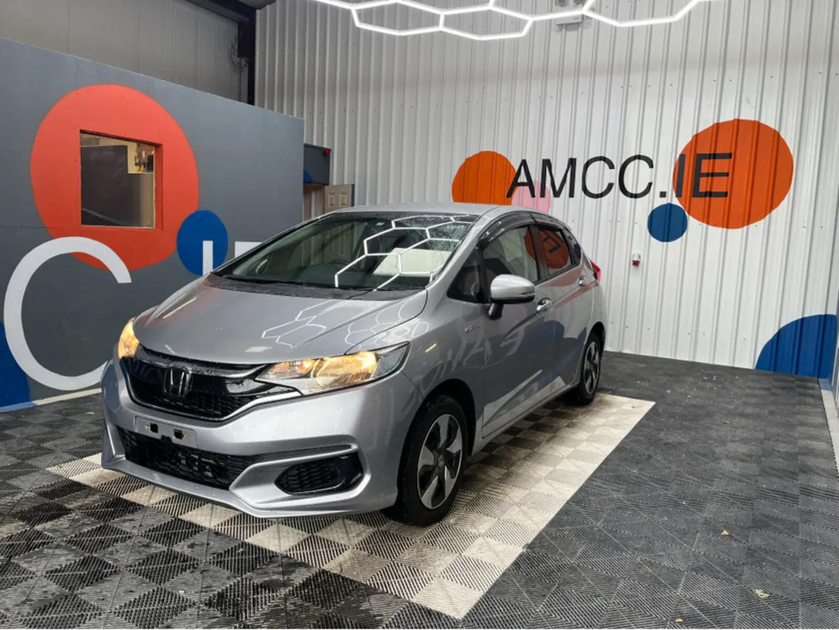 Honda Fit 1.5 HYBRID / 68k KMs / ADAPTIVE CRUISE & - Image 3