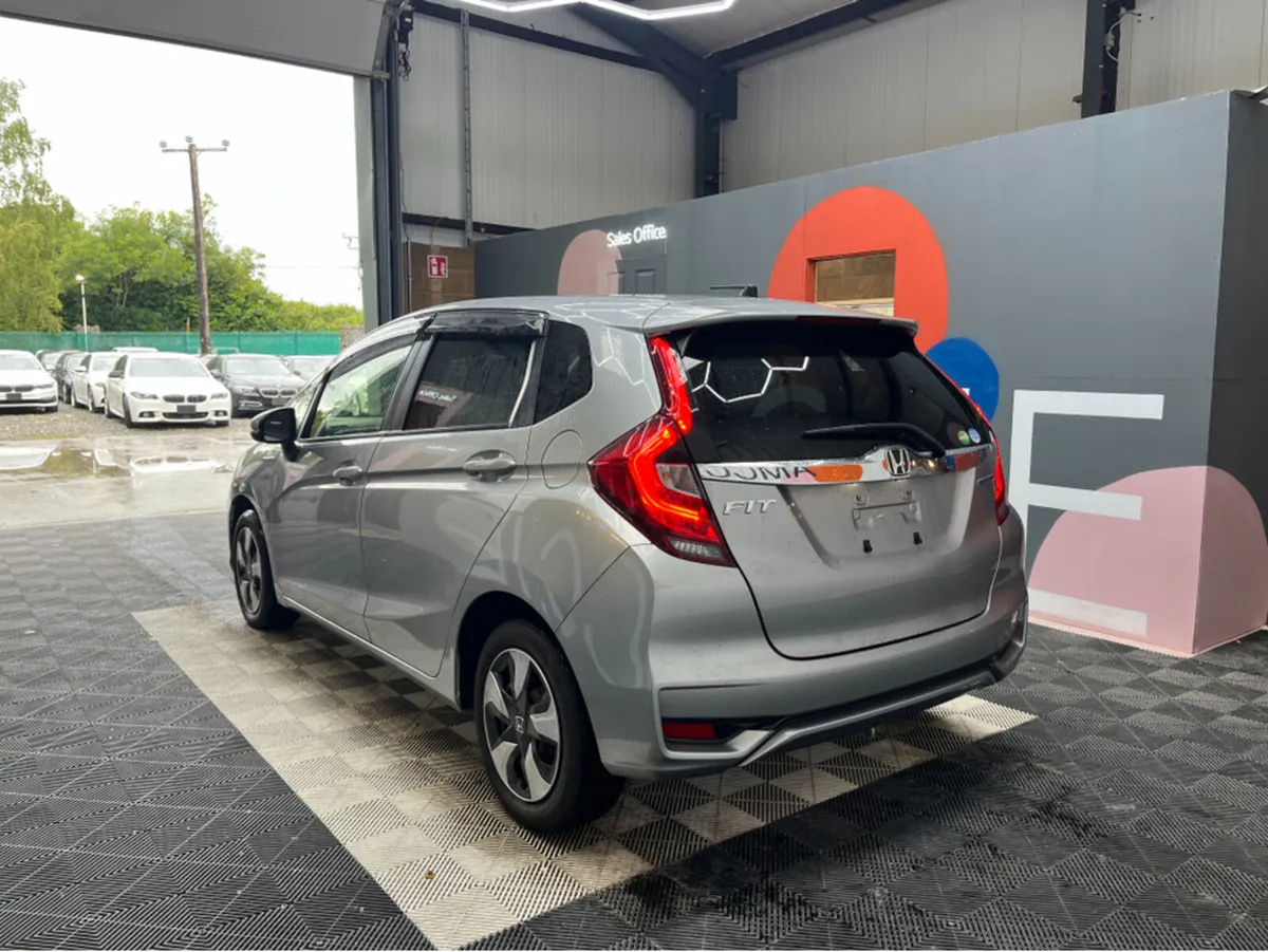 Honda Fit 1.5 HYBRID / 68k KMs / ADAPTIVE CRUISE & - Image 4