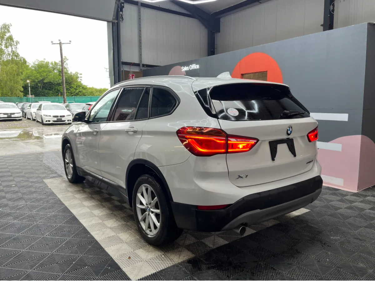 BMW X1 1.5 PETROL / 26k KMs / HEATED SEATS , REVER - Image 4