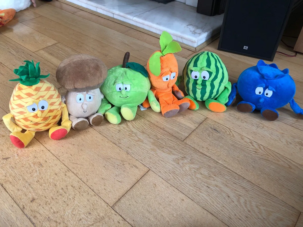 Assorted plush vegetable toys - Image 1