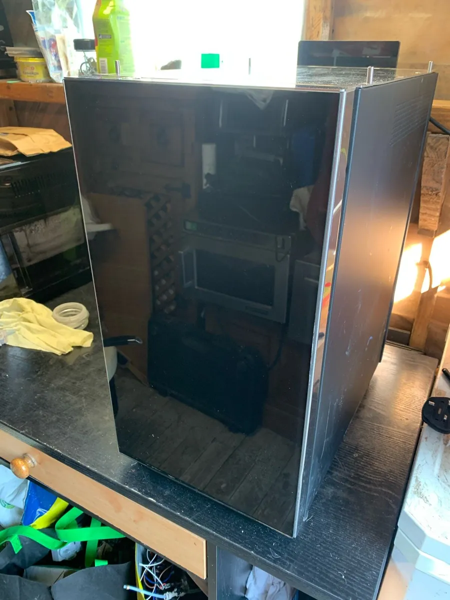 Milk fridge - Image 1