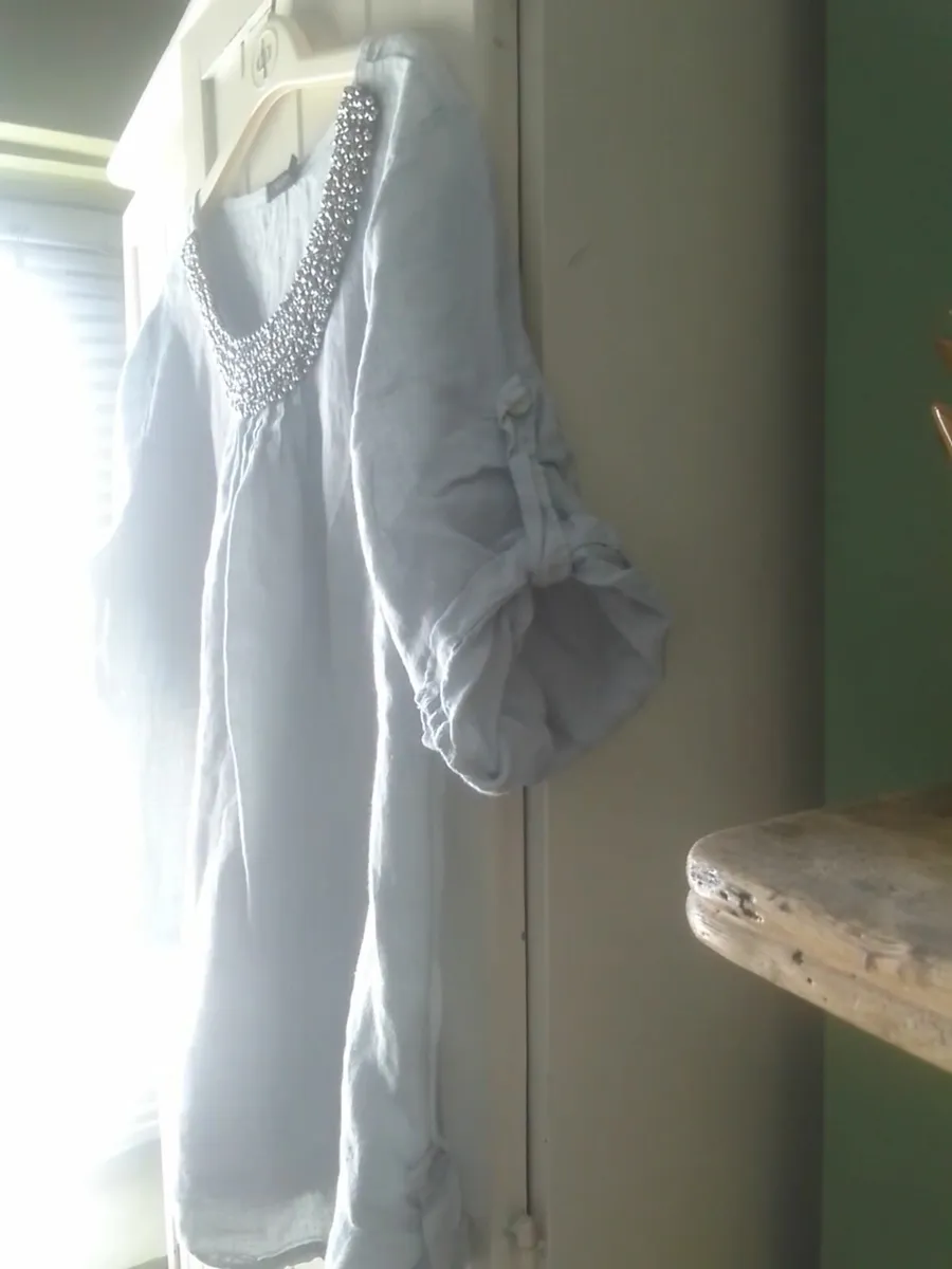 LUNGO L'ARNO DESIGNER GREY LINEN BEADED TOP 14 - Image 2