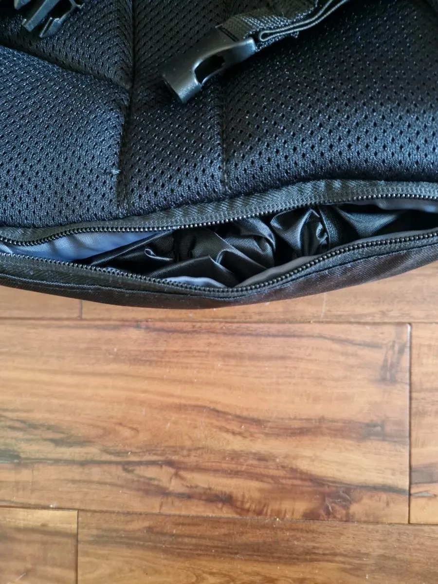 Dell laptop & gaming backpack - Image 3
