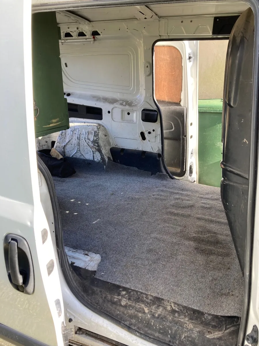 Fiat Doblo 2013 - Image 2