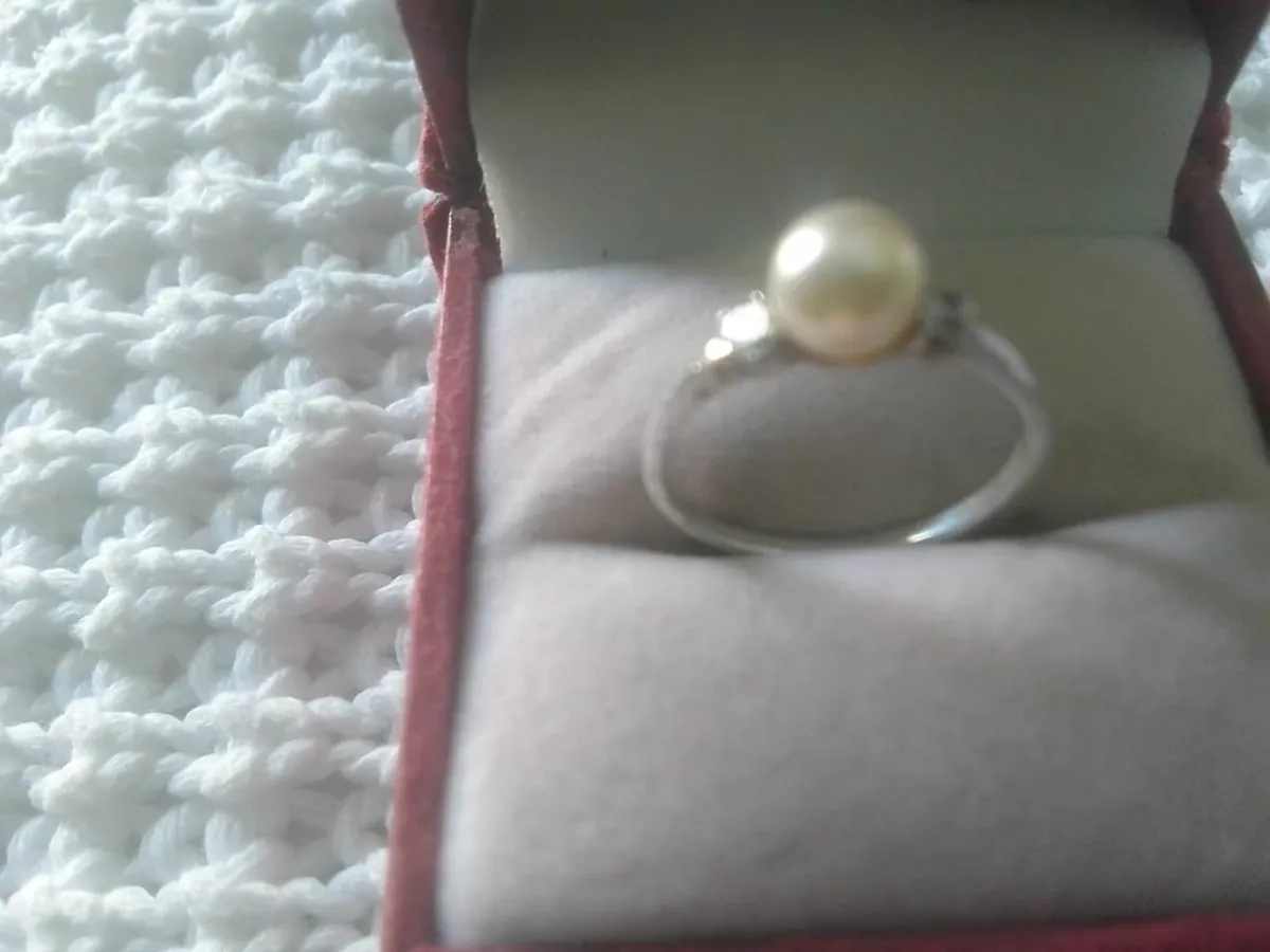STERLING SILVER VINTAGE PEARL& SPINEL RING  SIZE N - Image 3
