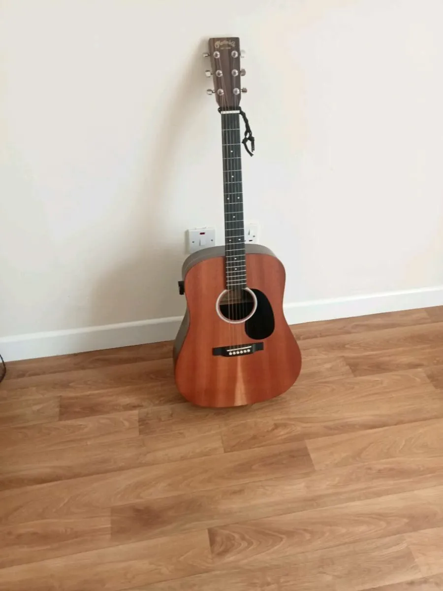 Guitar and a cube amp , microphone stand - Image 2