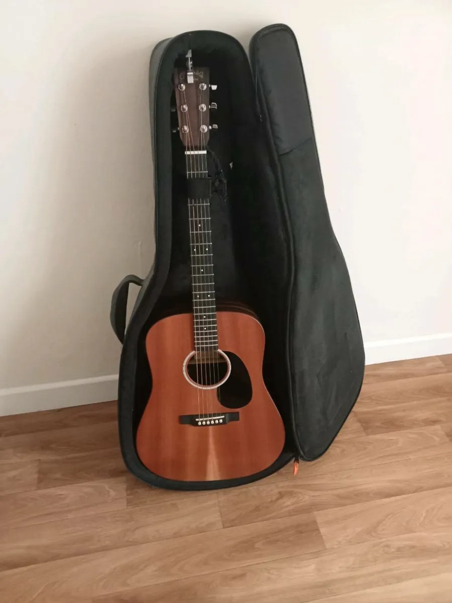 Guitar and a cube amp , microphone stand - Image 4
