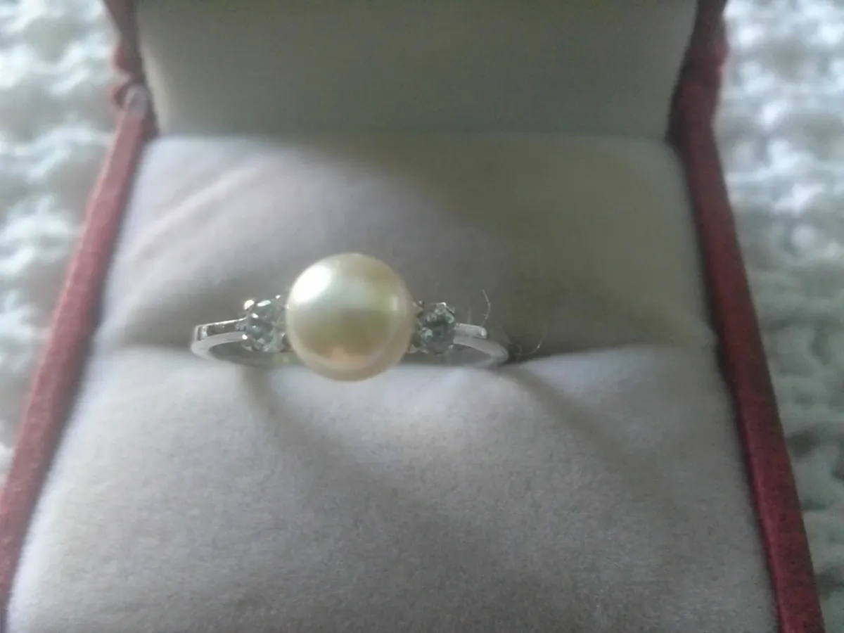 STERLING SILVER VINTAGE PEARL& SPINEL RING  SIZE N - Image 1