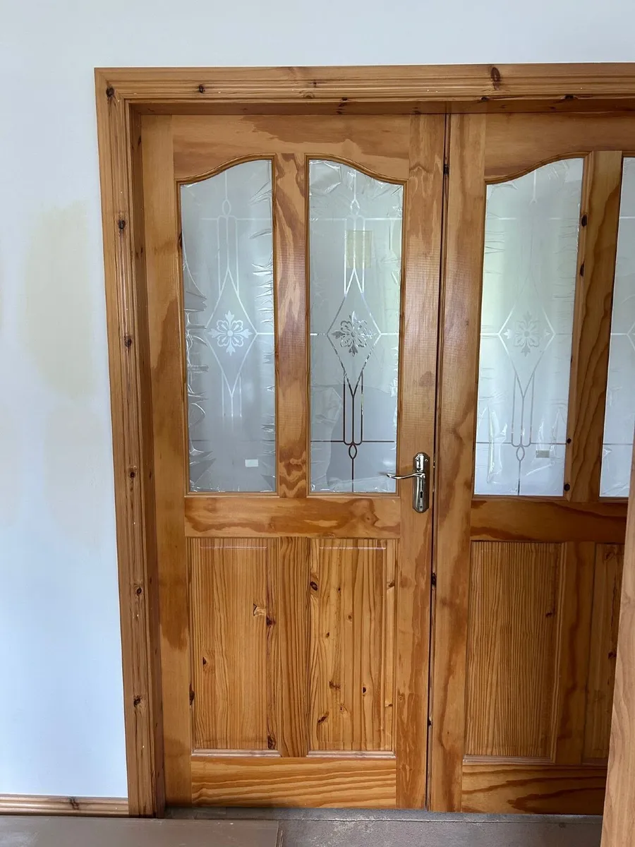 Full set of NEW solid pine doors & handles - Image 1