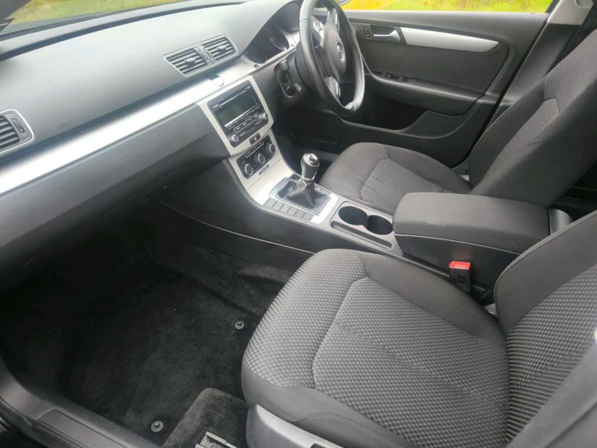Volkswagen Passat - Image 3