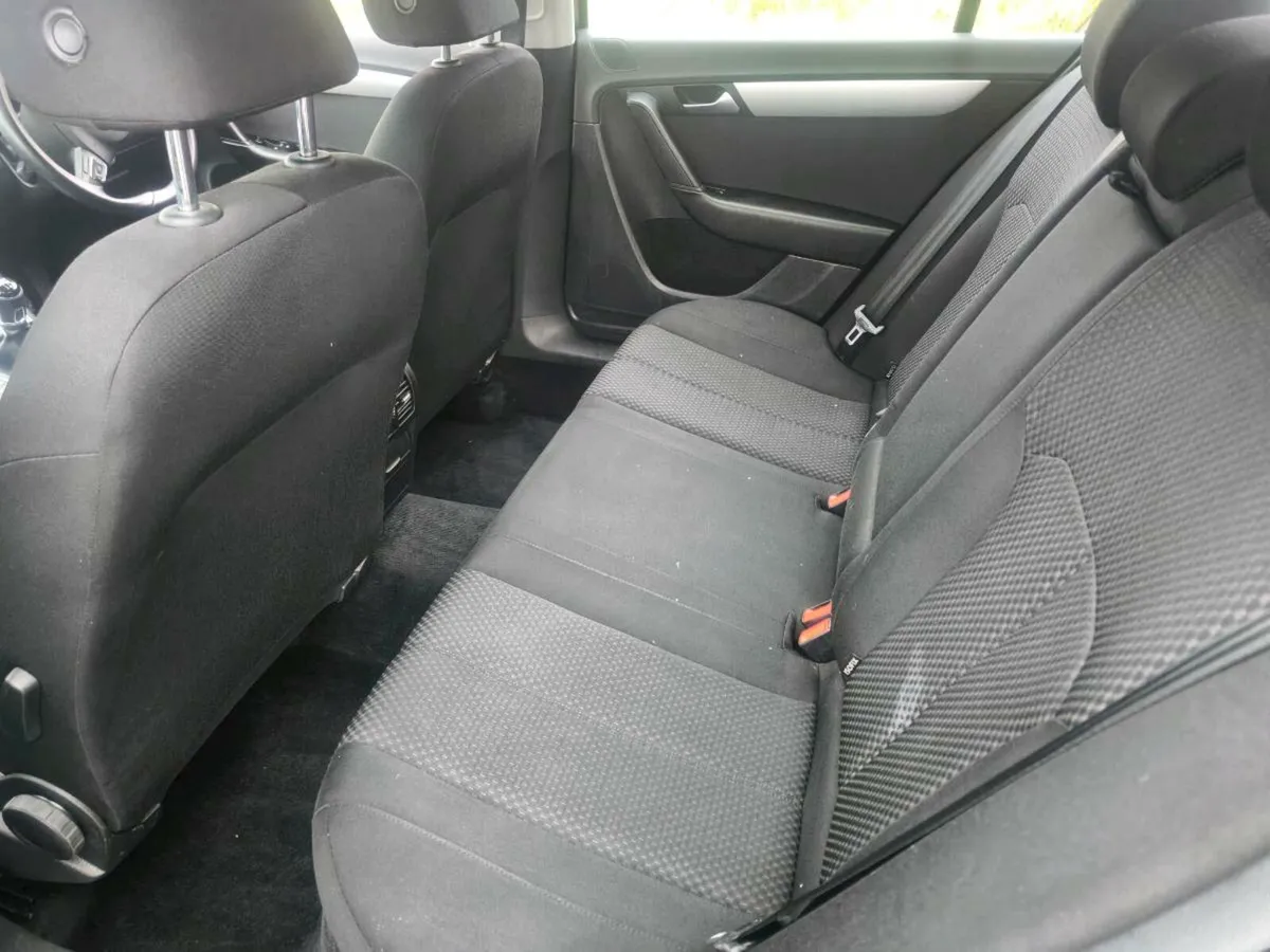 Volkswagen Passat - Image 4