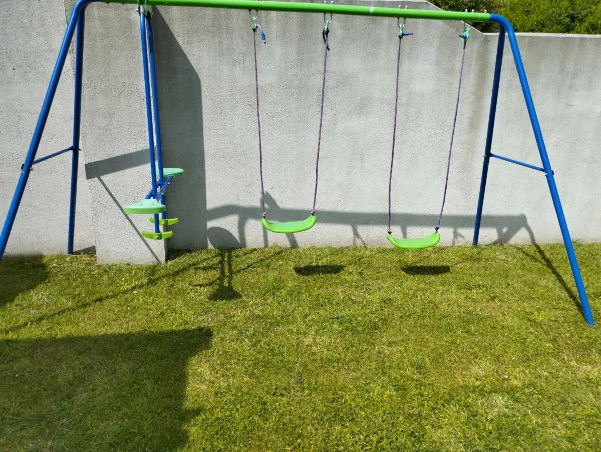Swing set - Image 2