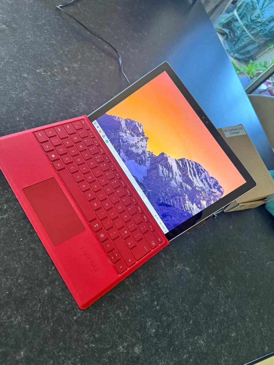 LIKE NEW SURFACE PRO 4 256gb 8gb ram - Image 1