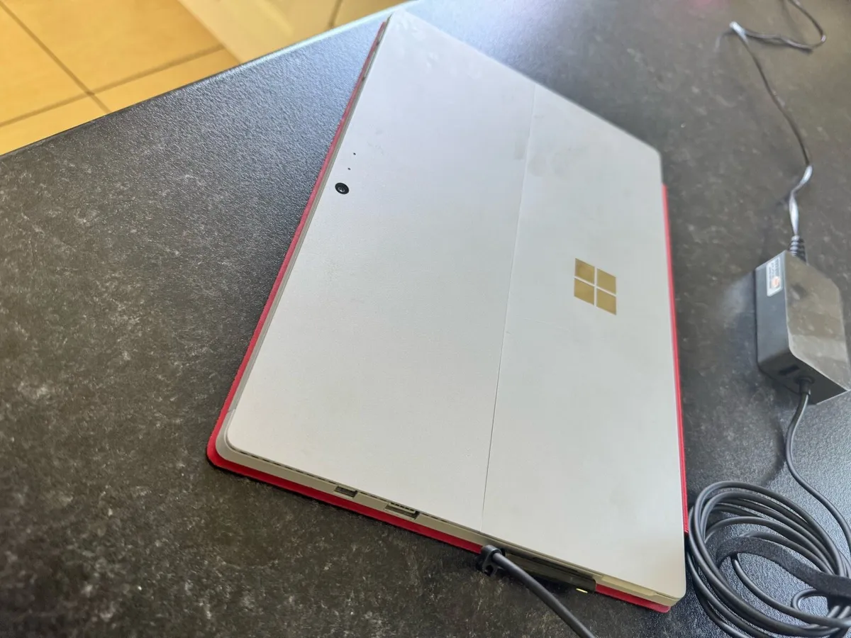 LIKE NEW SURFACE PRO 4 256gb 8gb ram - Image 3