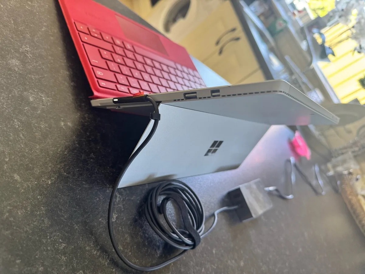 LIKE NEW SURFACE PRO 4 256gb 8gb ram - Image 4