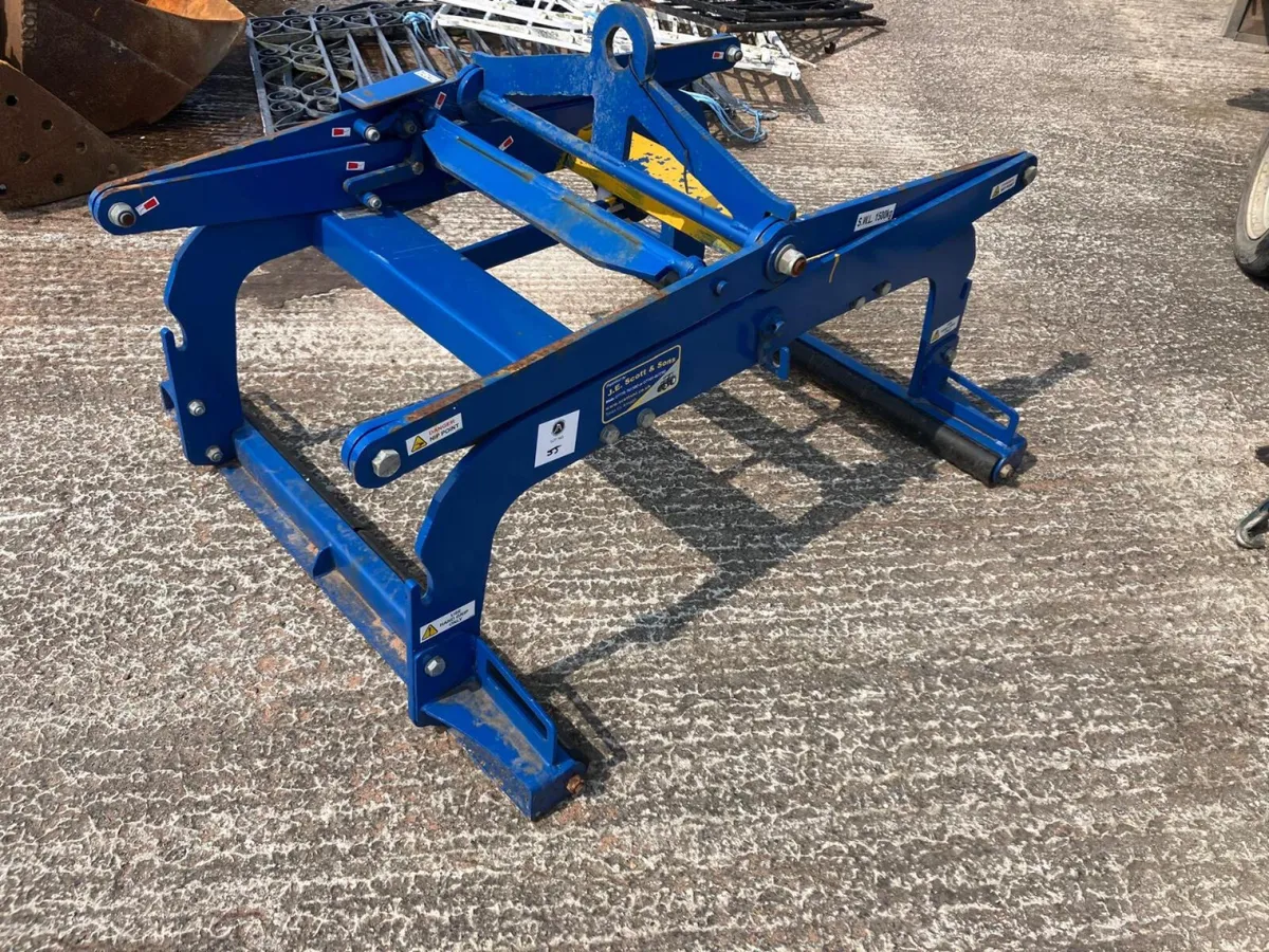 Block grab **Online Auction** - Image 1