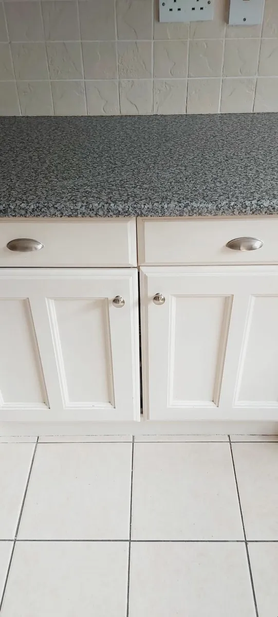Kitchen units/cabinets - Image 3