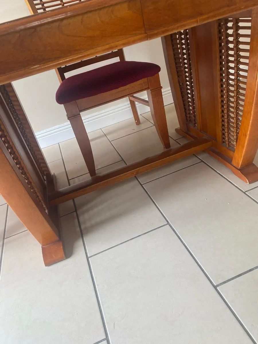Kitchen Table and Chairs - Image 4
