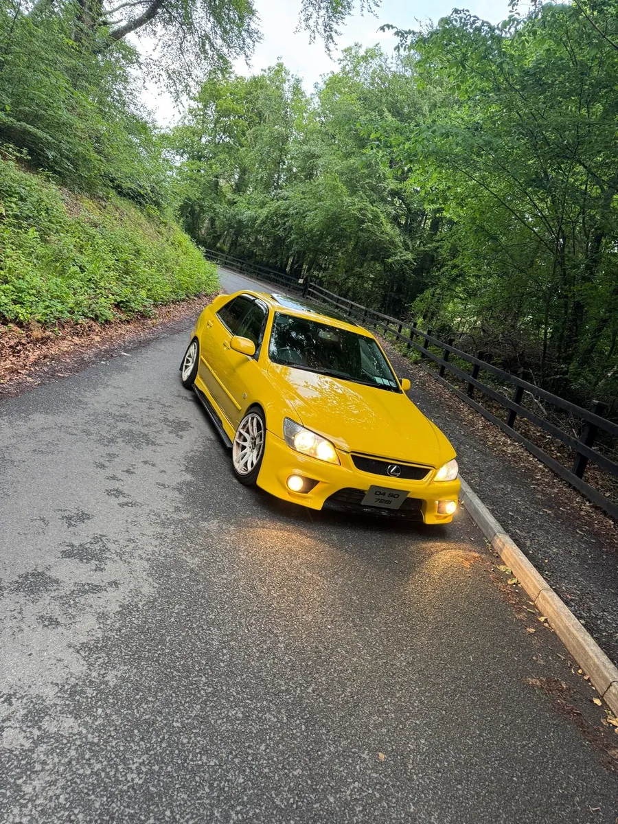 Lexus is200 sport - Image 1