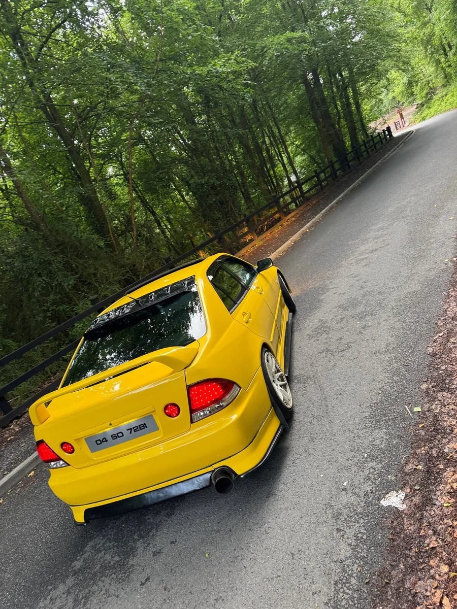 Lexus is200 sport - Image 2