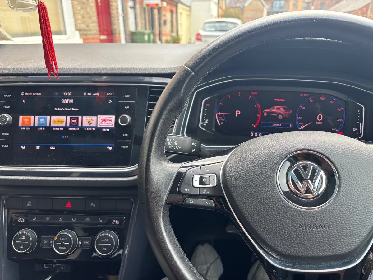 Volkswagen Sport Luxury trim T-Roc 2018 - Image 4
