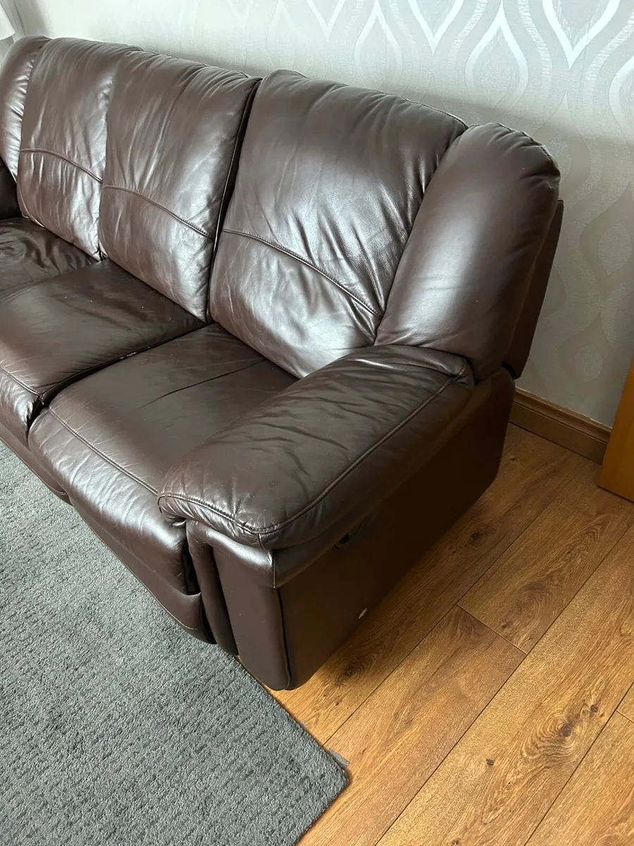 Free recliner sofa - Image 1