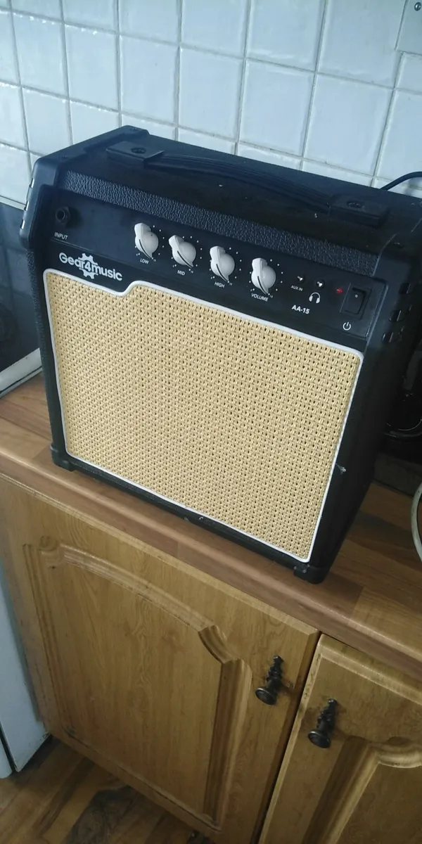 Electric guitar and amp - Image 2